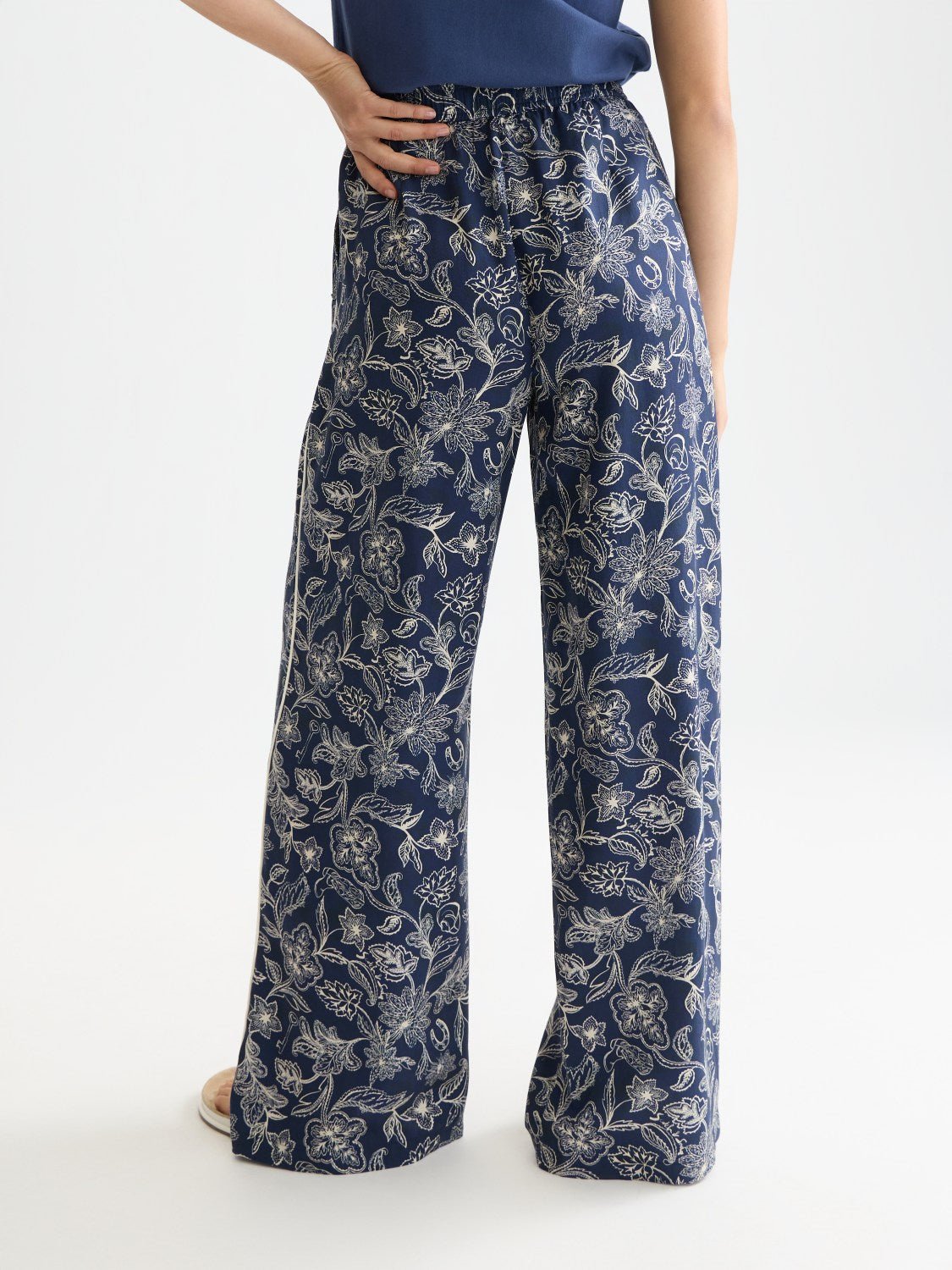 Eleni - All Over Printed High Rise Wide Leg Pull On Pants - Scotch & Soda South Africa