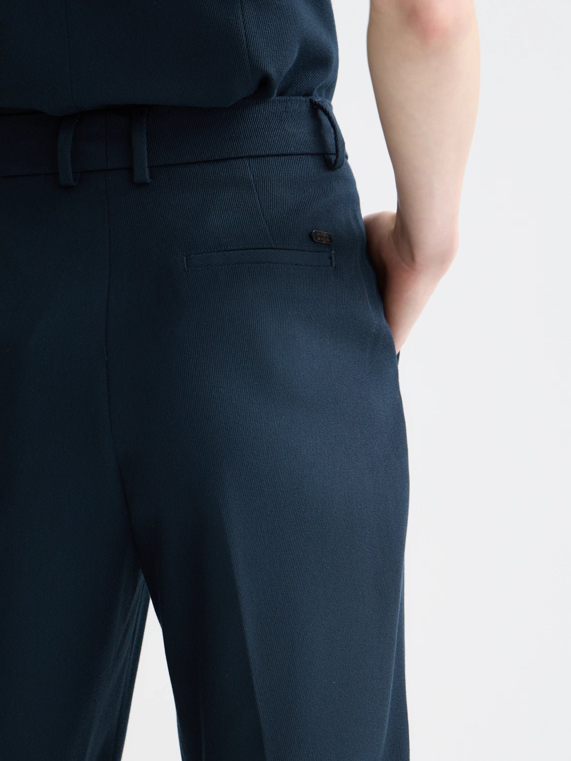Robyn - High Rise Tapered Leg Pants - Scotch & Soda South Africa