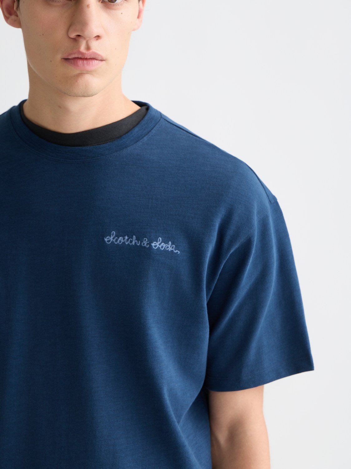 Slubyarn Chest Pocket Artwork Relaxedfit Tshirt - Scotch & Soda South Africa