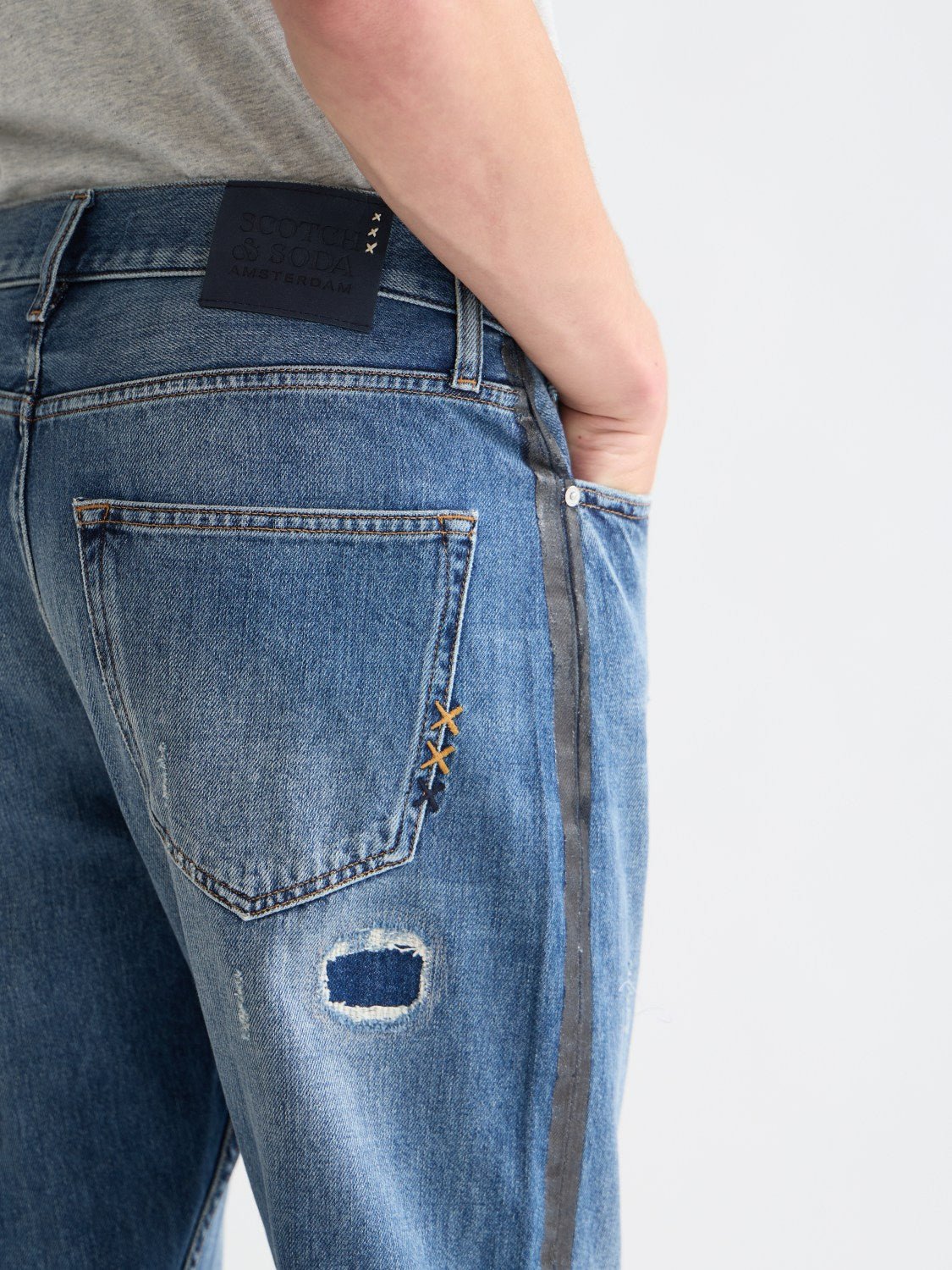 The Dean Loose Tapered Seasonal Jeans - Scotch & Soda South Africa