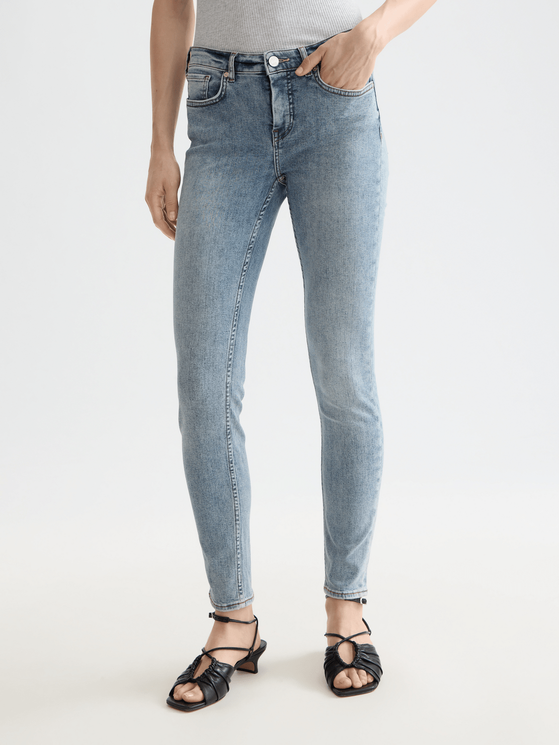 Core Bohemienne Mid Rise Skinny Jeans – Blue Draft - Scotch & Soda South Africa