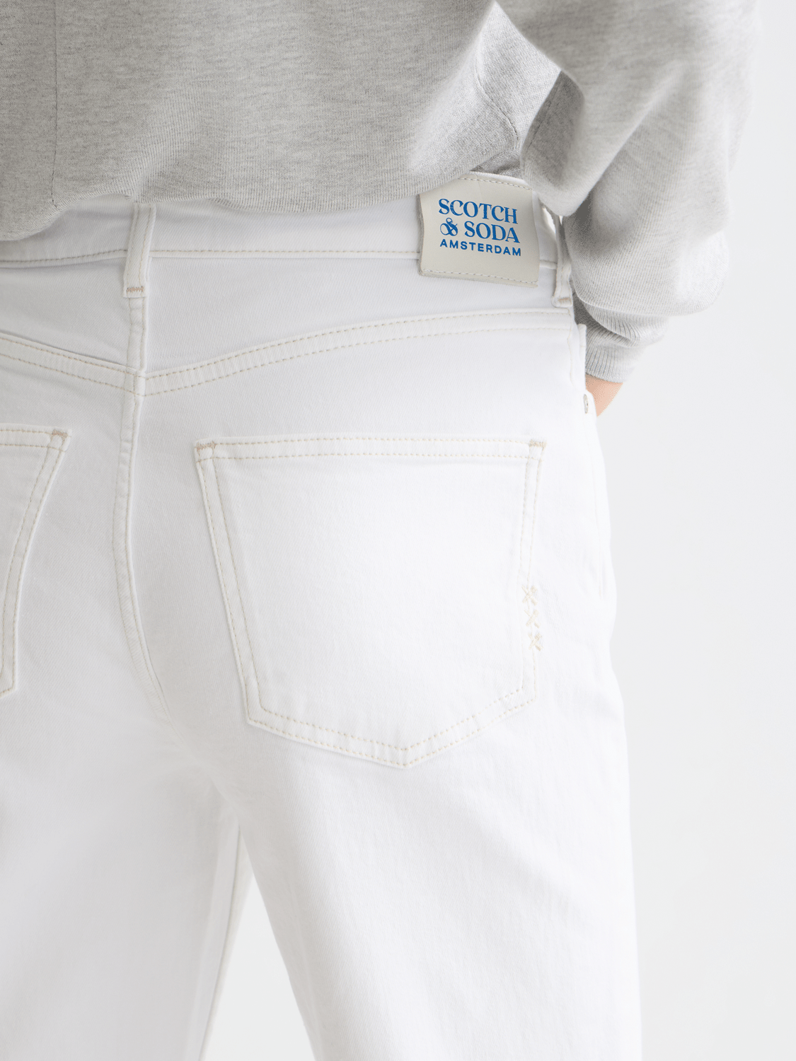 Core The Sky Straight Jeans — Cool White - Scotch & Soda South Africa