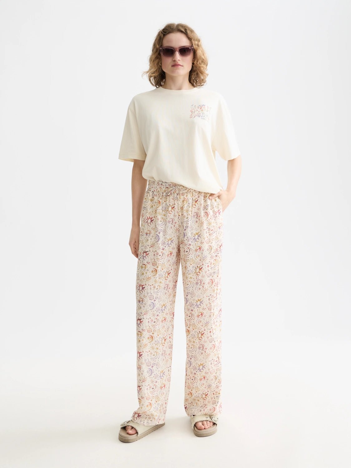 Gia - Mid Rise Wide Leg All Over Printed Pants - Scotch & Soda South Africa