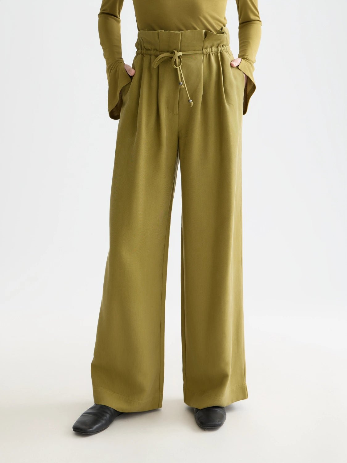June - High Rise Wide Leg Twill Paperbag Pants - Scotch & Soda South Africa