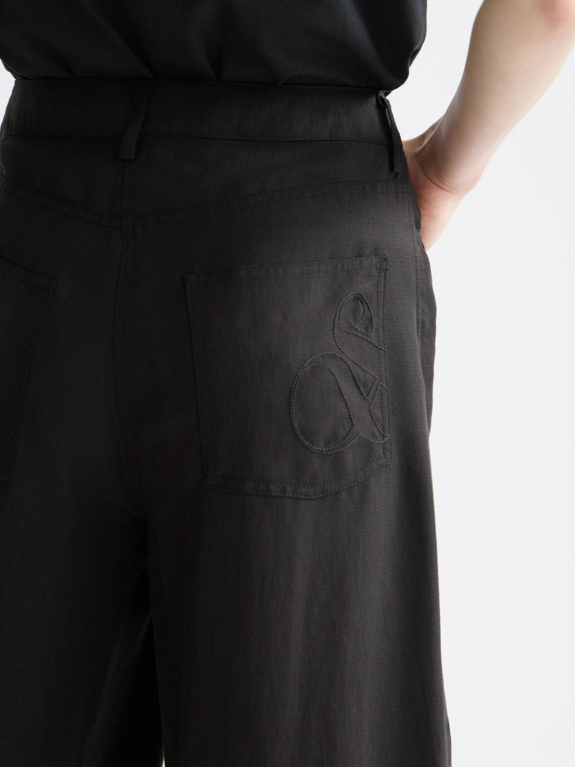 Lotus - High Rise Barrel Leg Twill Pants - Scotch & Soda South Africa