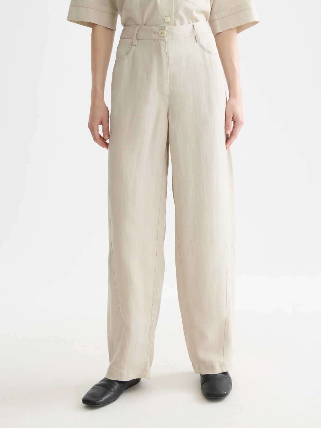 Lotus - High Rise Barrel Leg Twill Pants - Scotch & Soda South Africa