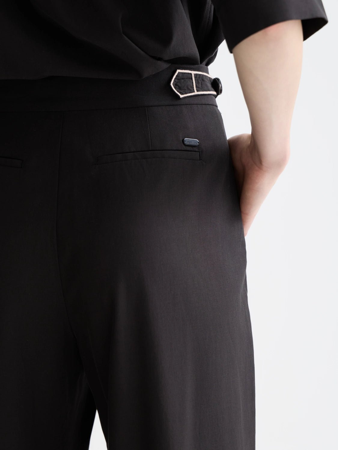 Quinn - Mid Rise Wide Leg Pants With Cross-Stitching - Scotch & Soda South Africa
